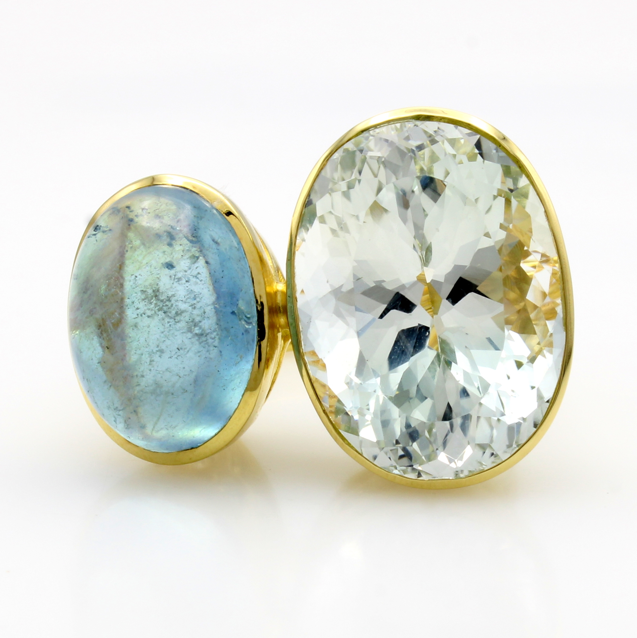 Image 27124326 - Ring mit Farbsteinen, GG 585/000, facett. Aquam. ca. 15 ct, Blautopascabochon (beh.) ca. ...