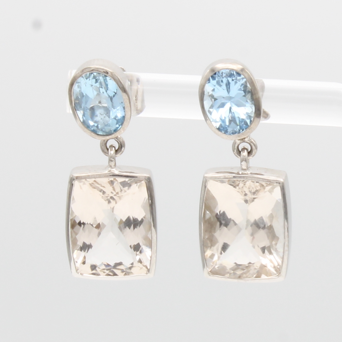 Image 27124333 - Paar Ohrstecker mit Farbsteinen, WG 750/000, 2 Morganite zus. ca. 9.1 ct, 2 Aquam. zus. ...