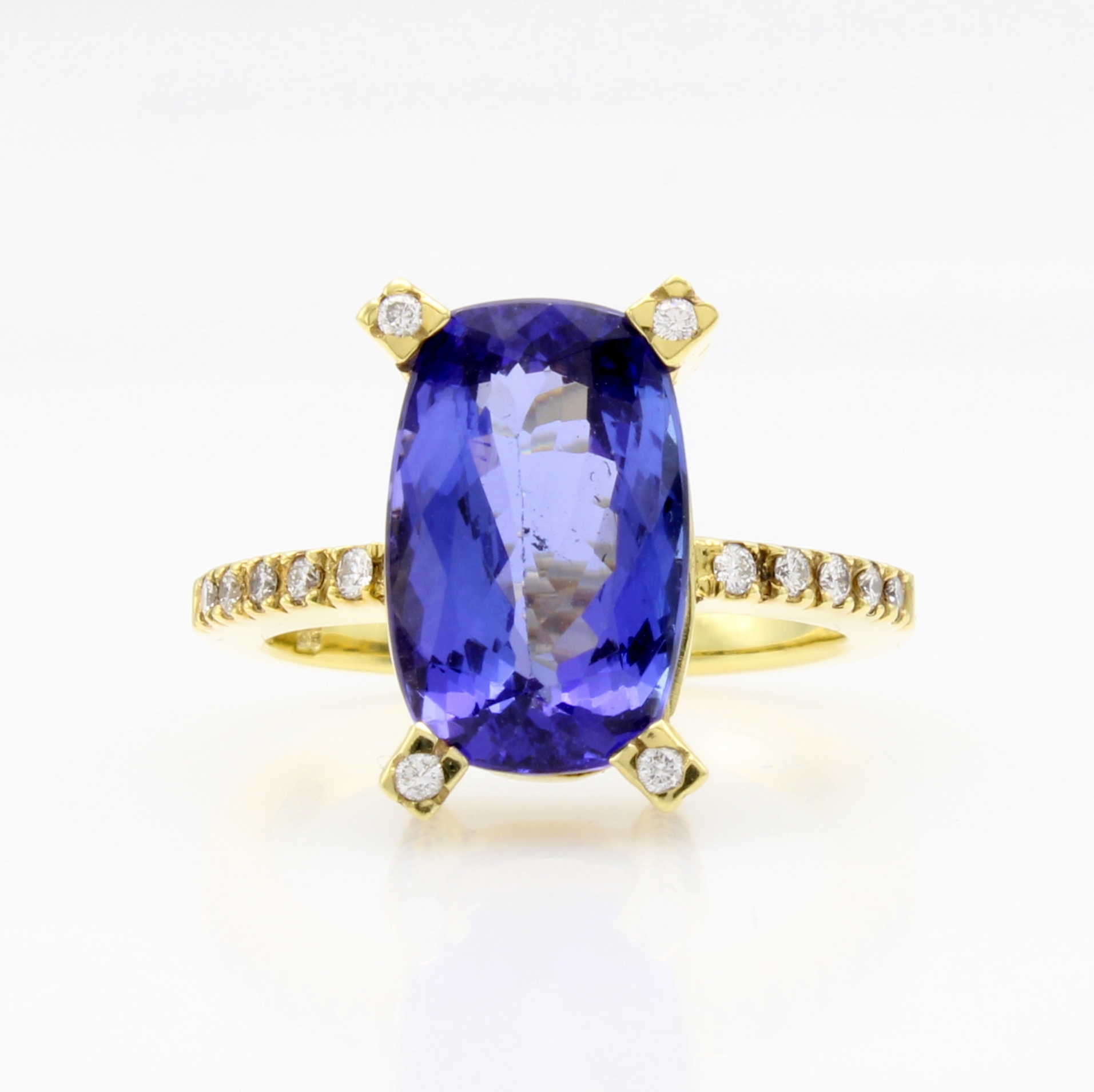 Image 27124346 - Ring mit Tansanit und Brillanten, GG 750/000, ovaler Tansanit ca. 5.68 ct, Krappen u. ...