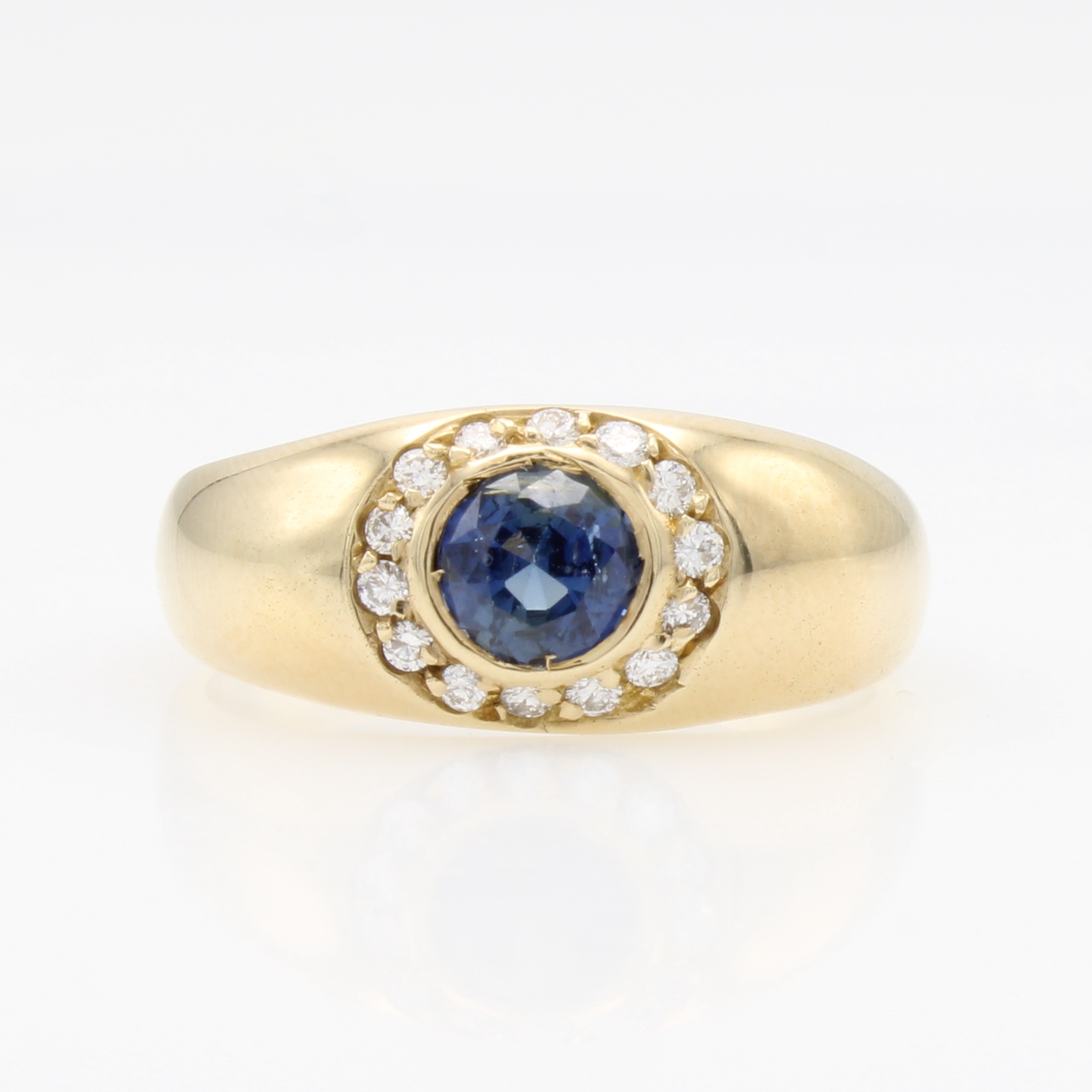 Image 27124348 - Ring mit Saphir und Brillanten, GG 585/000, runder Saphir ca. 0.9 ct umgeben v. Brill. ...