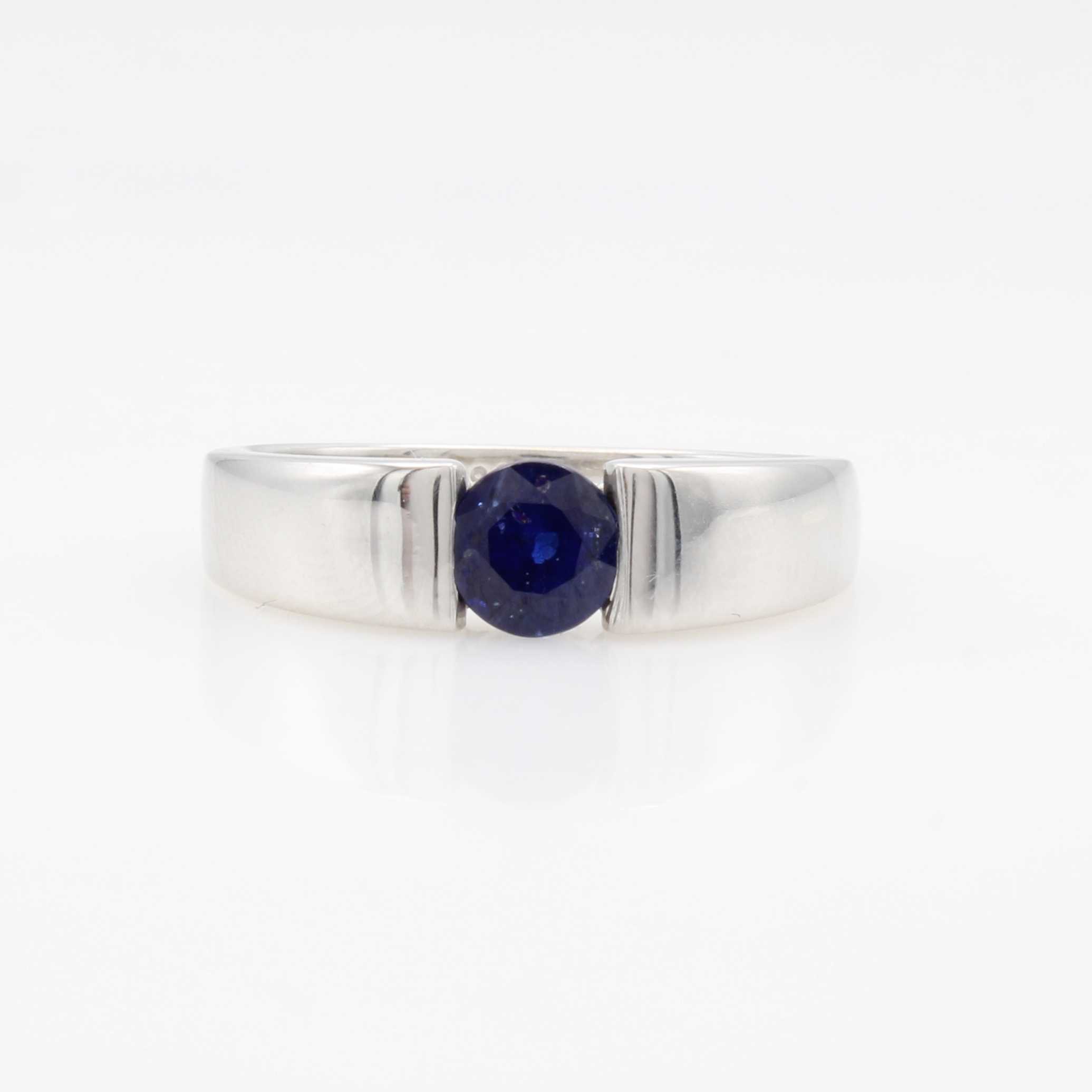 Image 27124349 - Ring mit Saphir, WG 585/000, runder Saphir ca. 1.1 ct, Spannringoptik, RW ca. 56 ...