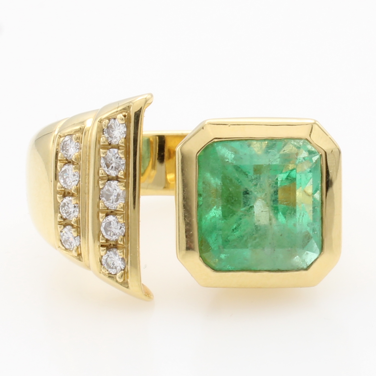 Image 27124370 - Ring mit Smaragd und Brillanten, GG 750/000, achteckiger Smaragd ca. 5.9 ct, Brill. in 2 ...