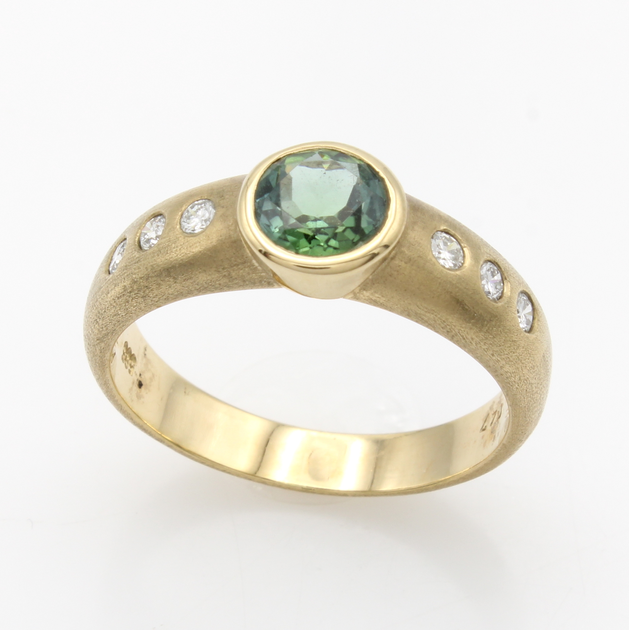 Image 27124375 - Ring mit Turmalin und Brillanten, GG 585/000, z.T. matt., runder, grüner Turmalin ca. ...
