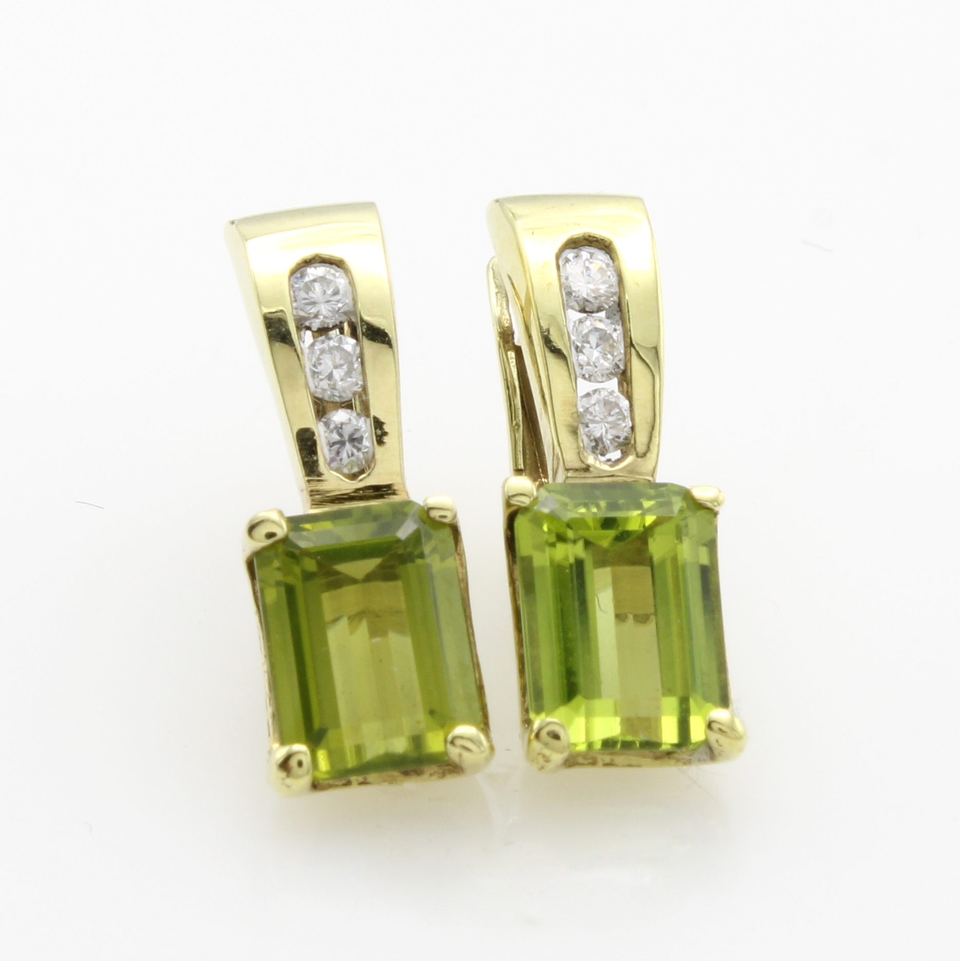Image 27124382 - Paar Ohrboutons mit Peridots und Brillanten, GG 585/000, 2 Peridots in Krappenfassungen ...