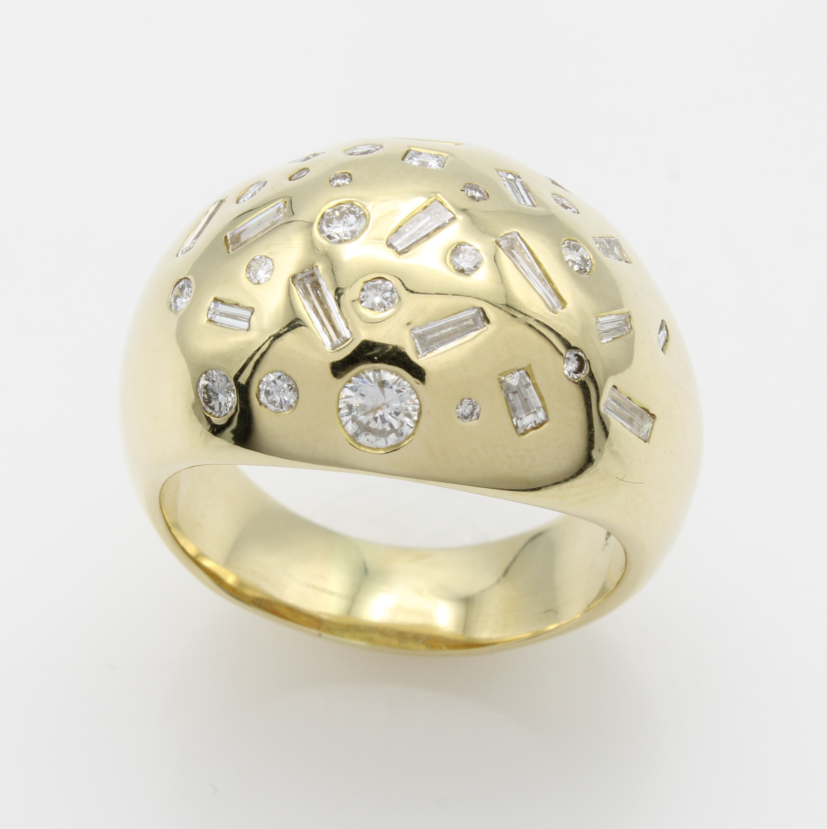 Image 27124393 - Ring mit Diamanten und Brillanten, GG 585/ 000, Diamantbaguettes u. Brill. in gewölbtem ...