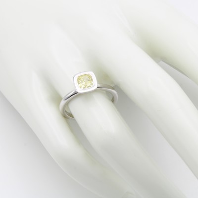 27124306a - Ring mit Diamant, WG 750/000, Diam. in eckiger Fassung 1.01 ct natural fancy intense ...