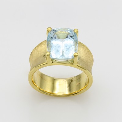 27124328a - Ring mit Aquamarin, GG 585/000, z.T. matt., Aquam. in Krappenfassung ca. 6.2 ct, RW ca. ...