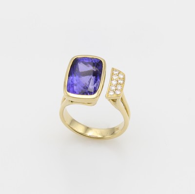 27124344a - Ring mit Tansanit und Brillanten, GG 750/000, eckiger Tansanit ca. 10.7 ct, Brill. ...