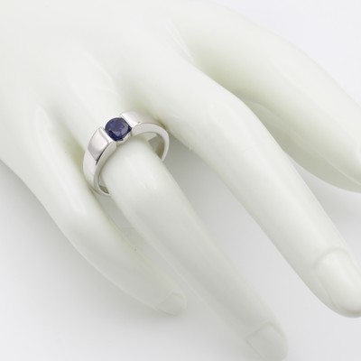 27124349a - Ring mit Saphir, WG 585/000, runder Saphir ca. 1.1 ct, Spannringoptik, RW ca. 56 ...