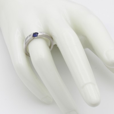 27124350a - Ring mit Saphir und Brillanten, WG 585/000, Saphir ca. 0.41 ct, 3 Brill. zus. ca. 0.08 ...