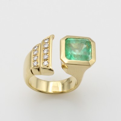27124370a - Ring mit Smaragd und Brillanten, GG 750/000, achteckiger Smaragd ca. 5.9 ct, Brill. in 2 ...