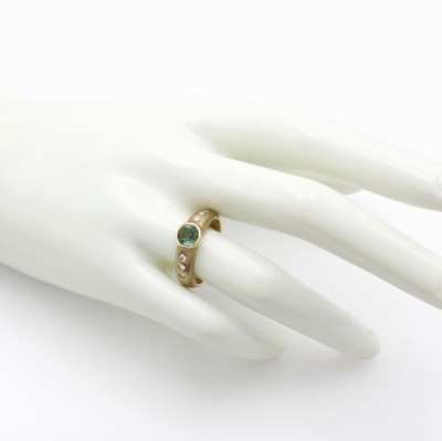 27124375a - Ring mit Turmalin und Brillanten, GG 585/000, z.T. matt., runder, grüner Turmalin ca. ...
