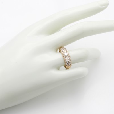 27124394a - Ring mit Brillanten, RG 585/000, Solitär in Krappenfassung u. Besatzbrill. in ...