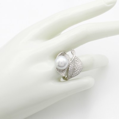 27124398a - Ring mit Südseezuchtperle und Brillanten, WG 750/000, weiße-hellgraue Perle ca. 11 mm, ...