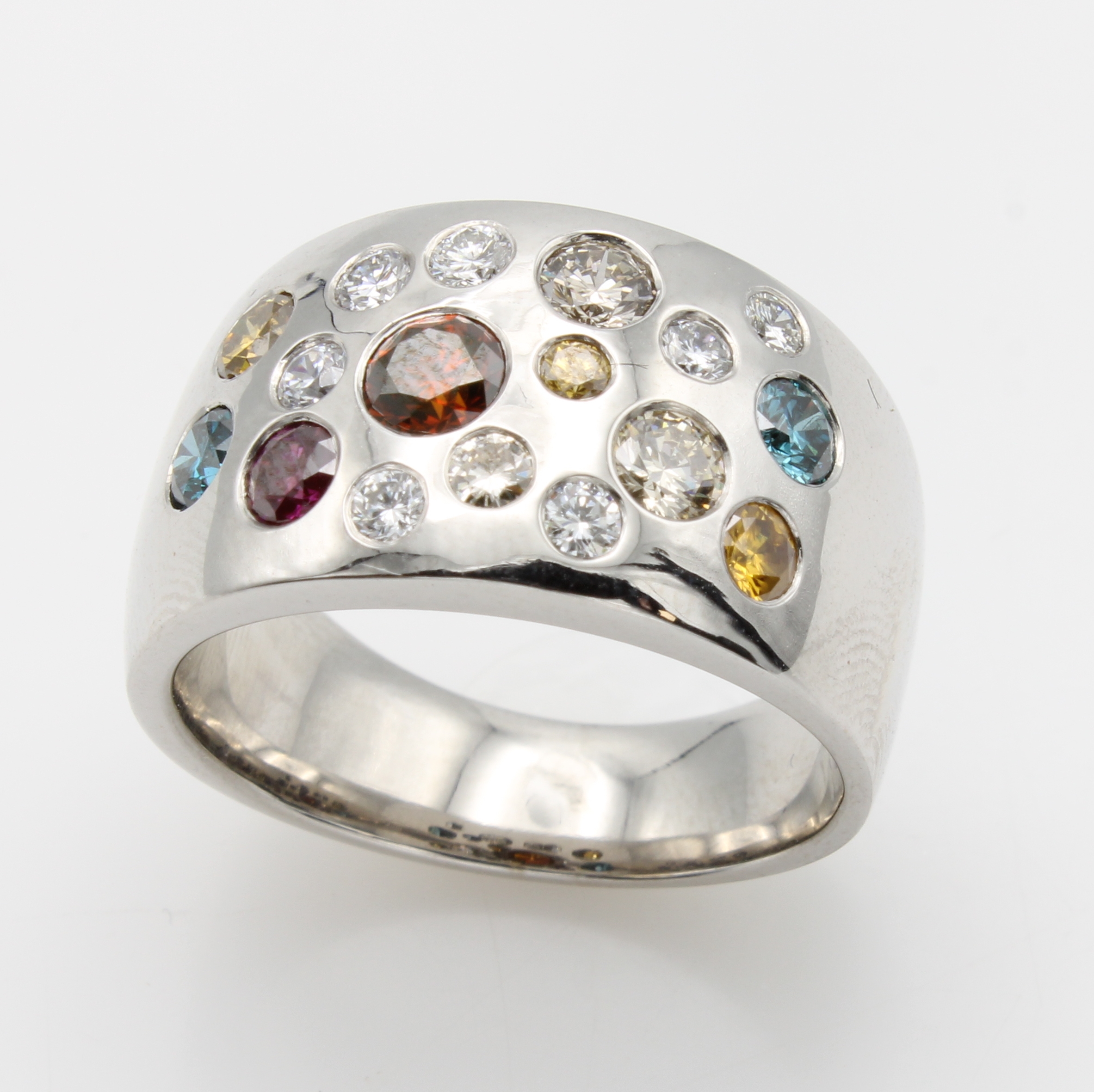 Image 27124407 - Ring mit Brillanten, WG 750/000, Brill. verstreut gef. zus. ca. 1.66 ct fancy color ...