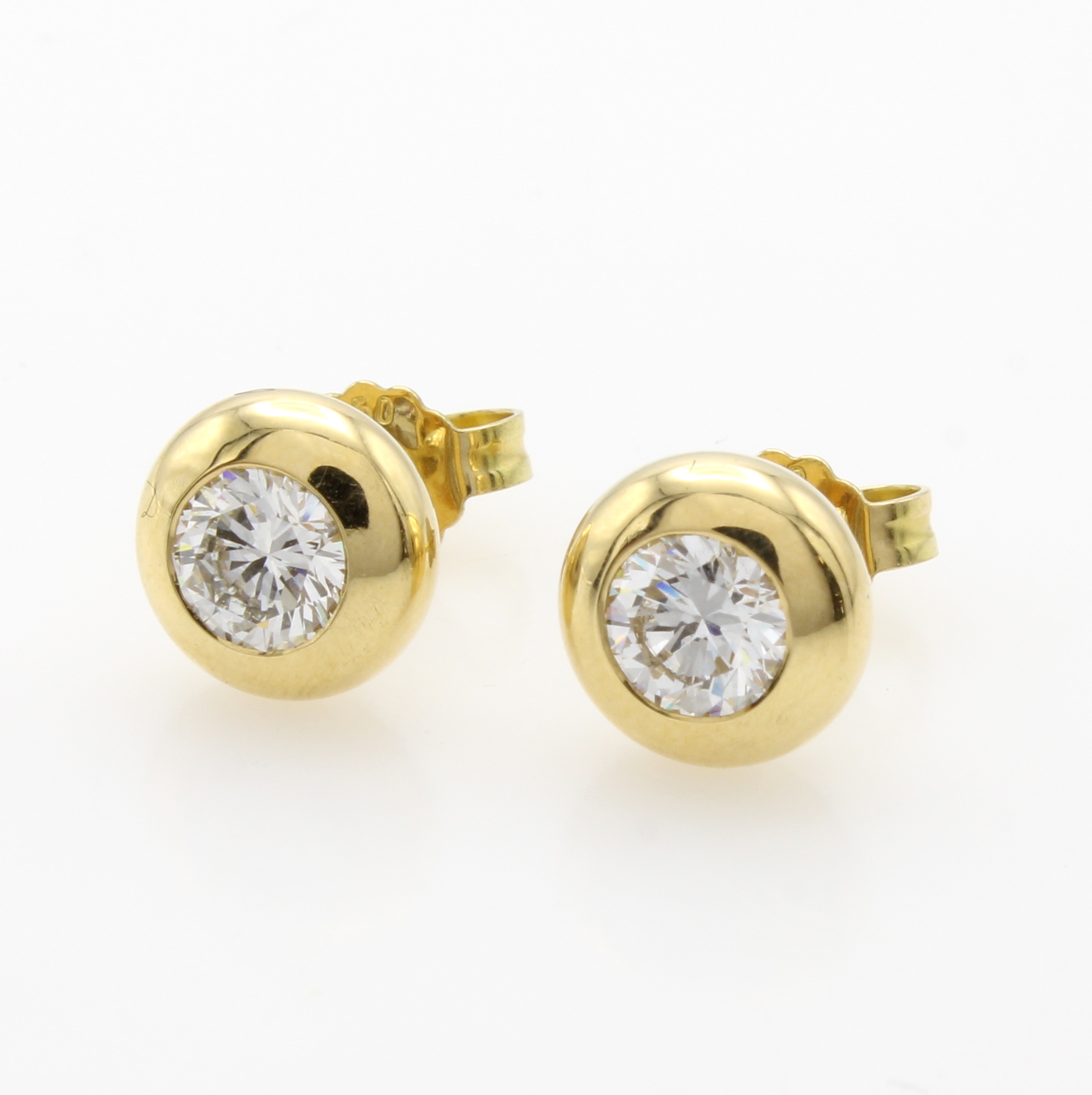 Image 27124411 - Paar Ohrstecker mit Brillanten, GG 750/000, Brill. in breiten, glatten Fassungen, 1x ...