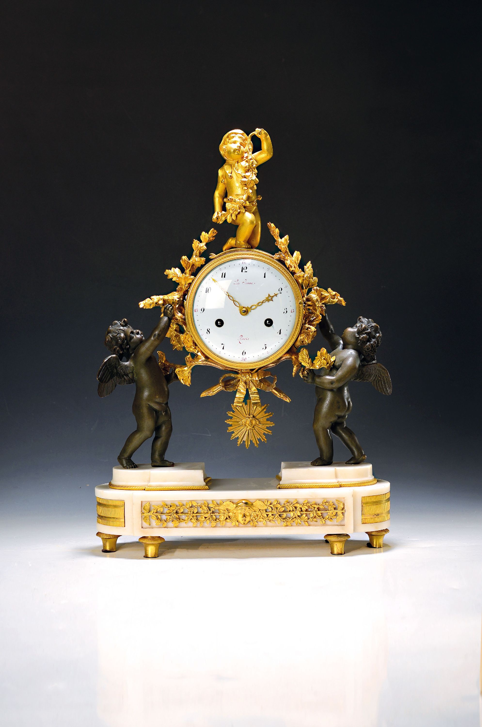 Image 27124415 - Pendule, Frankreich um 1780/90, weißer Marmorsockel mit eingelassenen Applikationen, ...