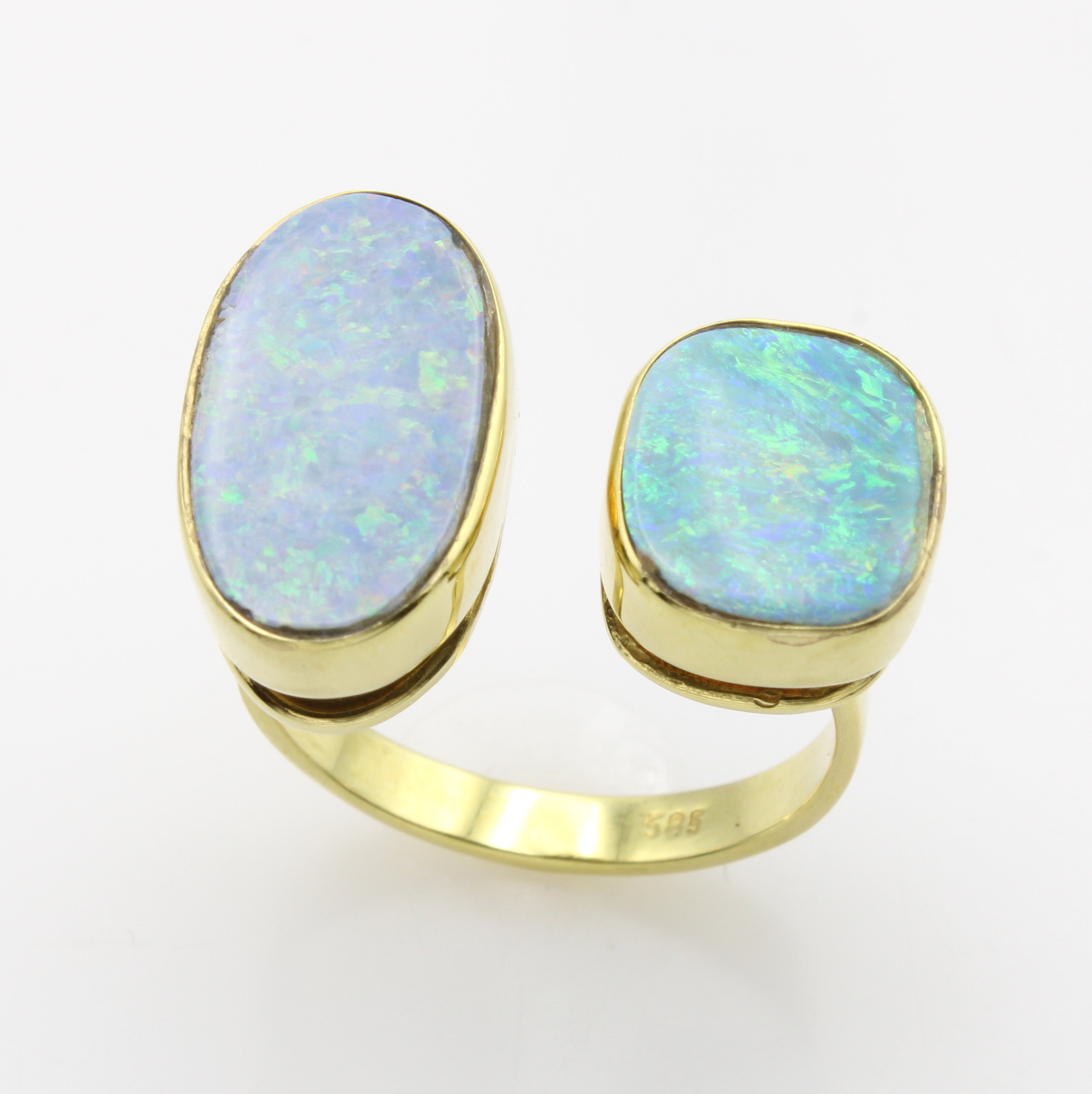 Image 27124421 - Ring mit Opaldoubletten, GG 585/000, 2 Doubletten zus. ca. 6 ct, RW ca. 57 Schätzpreis: ...