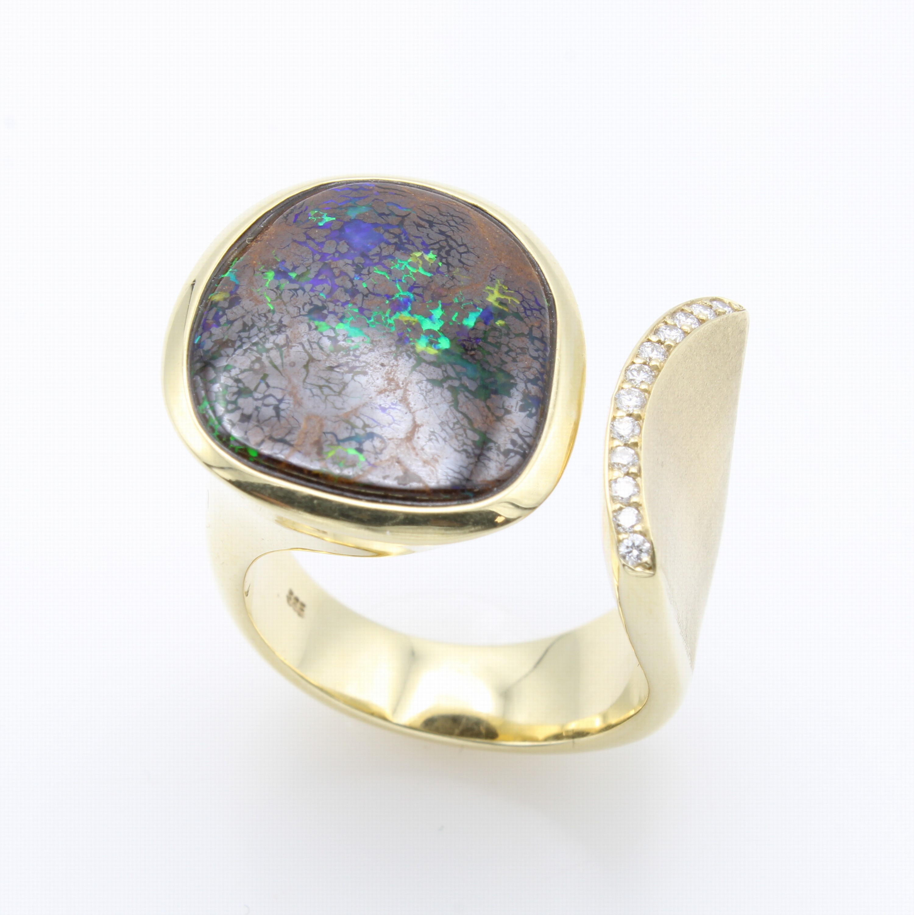 Image 27124422 - Ring mit Matrix-Opal und Brillanten, GG 585/000, Opal ca. 8.2 ct, Brill. zus. ca. 0.13 ...