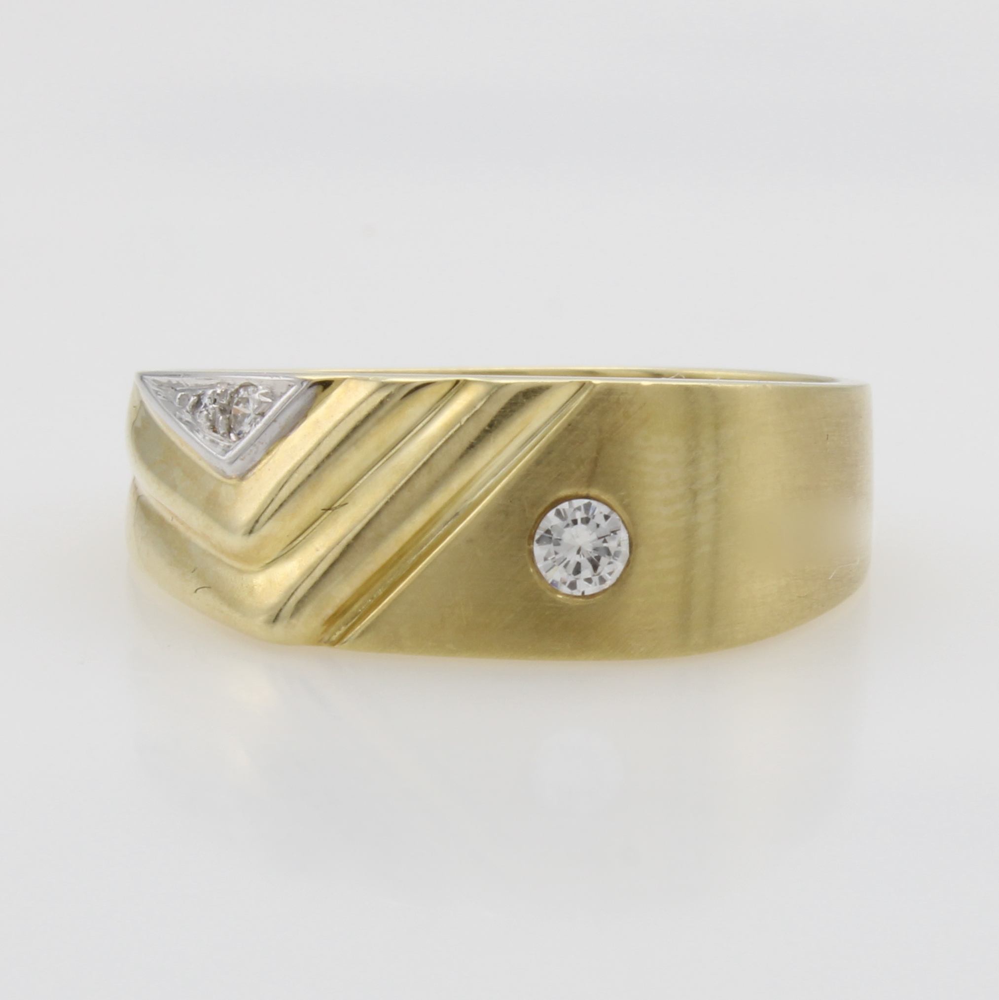 Image 27124426 - Herrenring mit Brillanten, GG 585/000, Brill. zus. ca. 0.05 ct Weiß/si, z.T. matt., RW ...