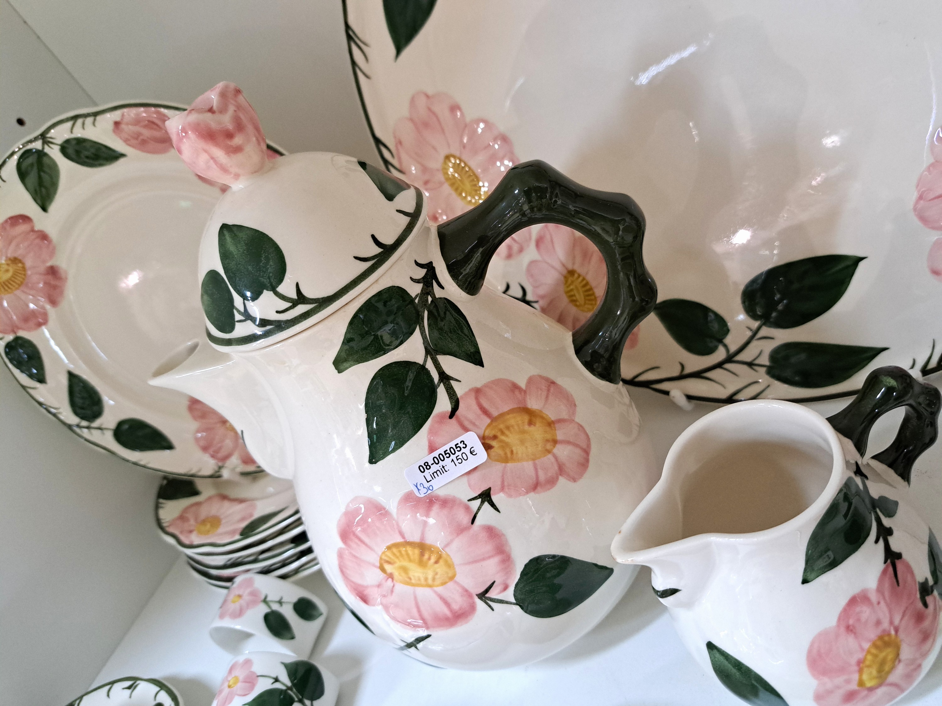Detail h: Kaffeeservice, Villeroy & Boch, Wildrose, Steingut, komplett für 6 Personen: Kaffeekanne, Milchkännchen, 6 Kaffeetassen mit Untertassen, 6 ...