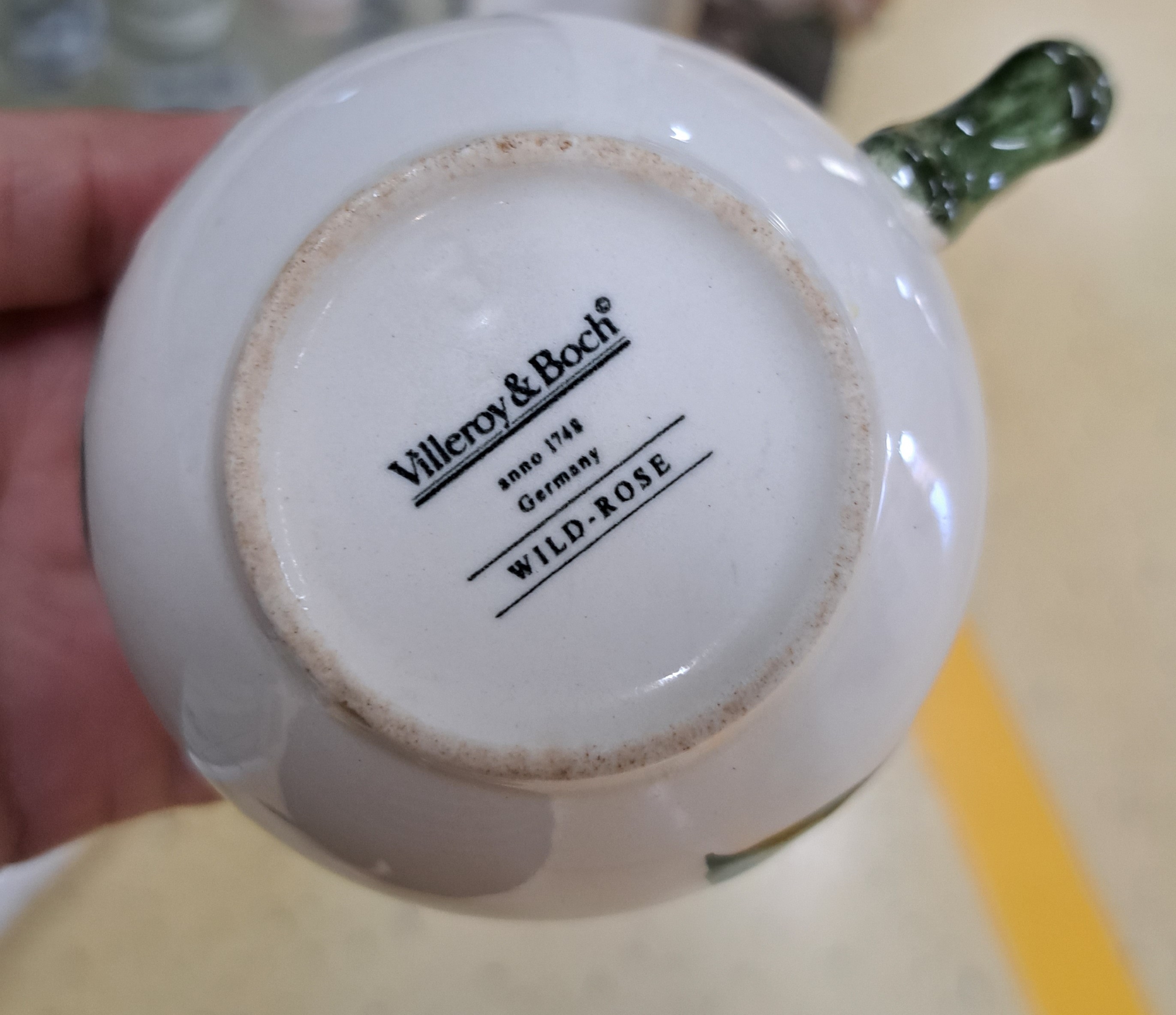 Detail i: Kaffeeservice, Villeroy & Boch, Wildrose, Steingut, komplett für 6 Personen: Kaffeekanne, Milchkännchen, 6 Kaffeetassen mit Untertassen, 6 ...