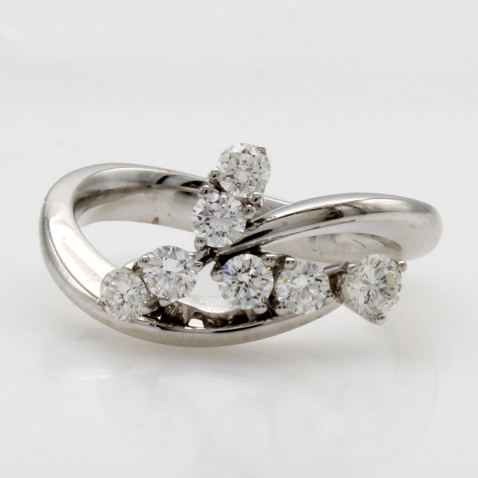 Image 27124436 - Ring mit Brillanten, WG 750/000, 7 Brill. zus. ca. 0.70 ct Weiß/si, RW ca. 56