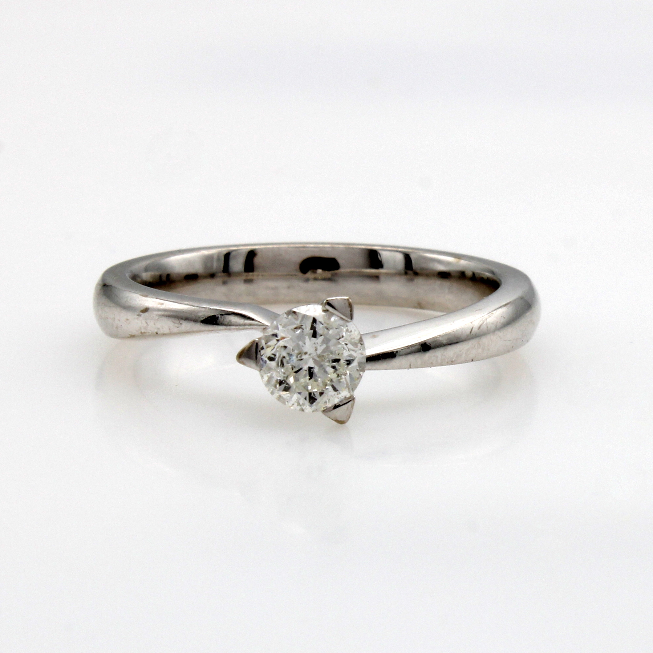 Image 27124438 - Ring mit Brillant, WG 585/000, Brill. ca. 0.47 ct Weiß/p in 3 Krappen gef., RW ca. 52 ...