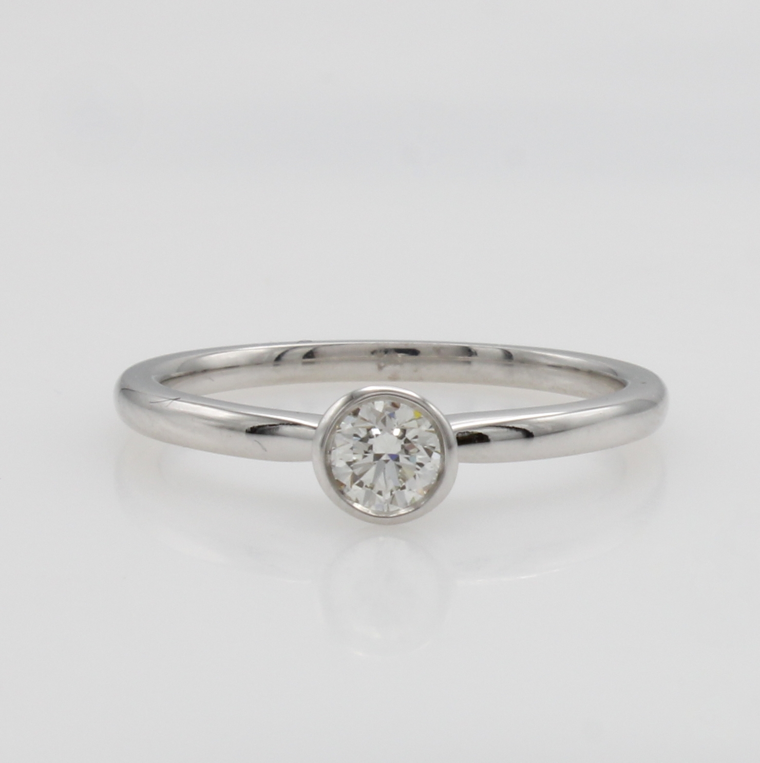 Image 27124439 - Ring mit Brillant, WG 585/000, Brill. ca. 0.25 ct Weiß/si, RW ca. 53 Schätzpreis: ...