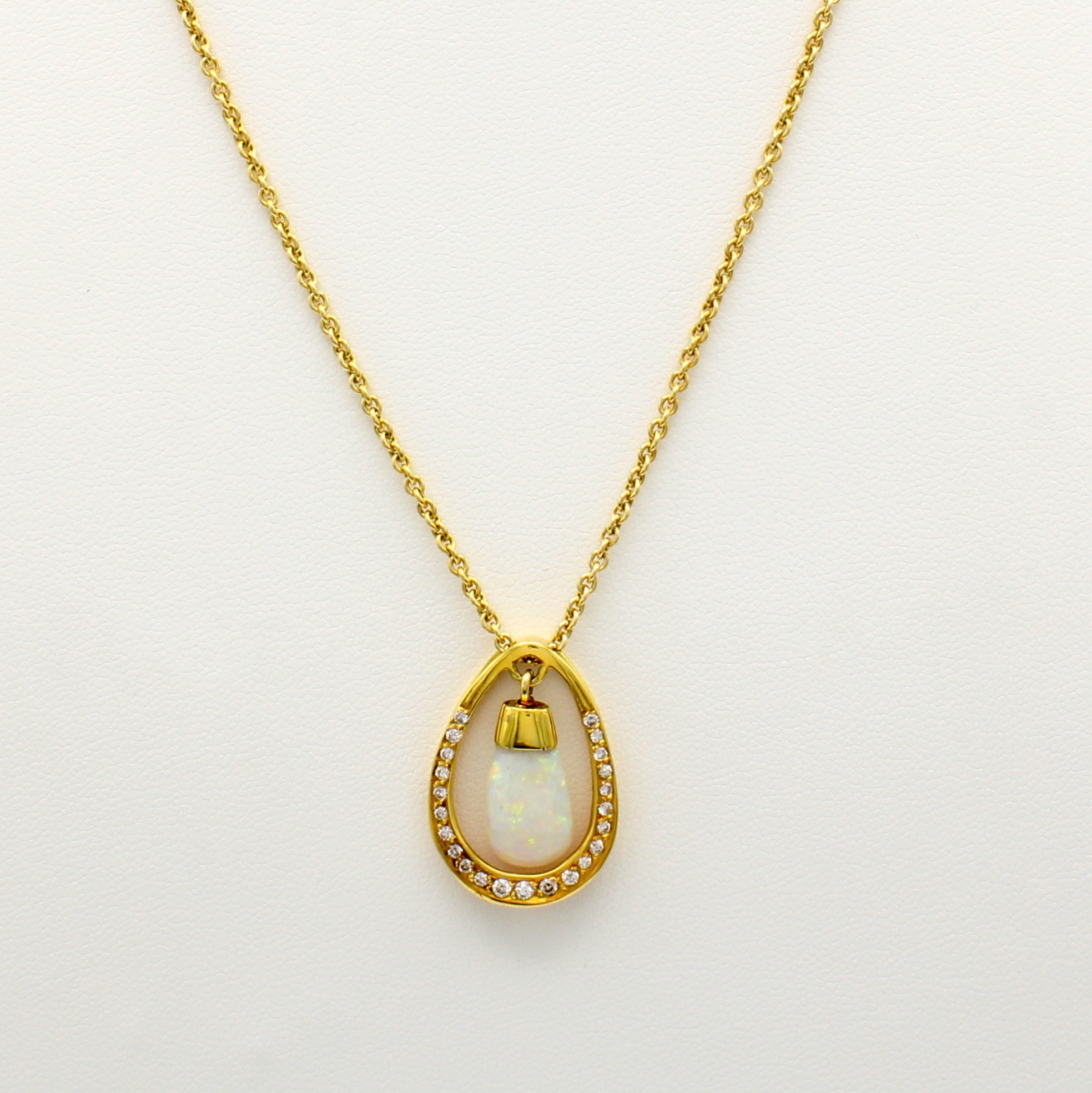 Image 27124454 - Anhänger mit Opal und Brillanten an Kette, GG 585/000, Opalpampel (bewegl.) ca. 3.5 ct, ...