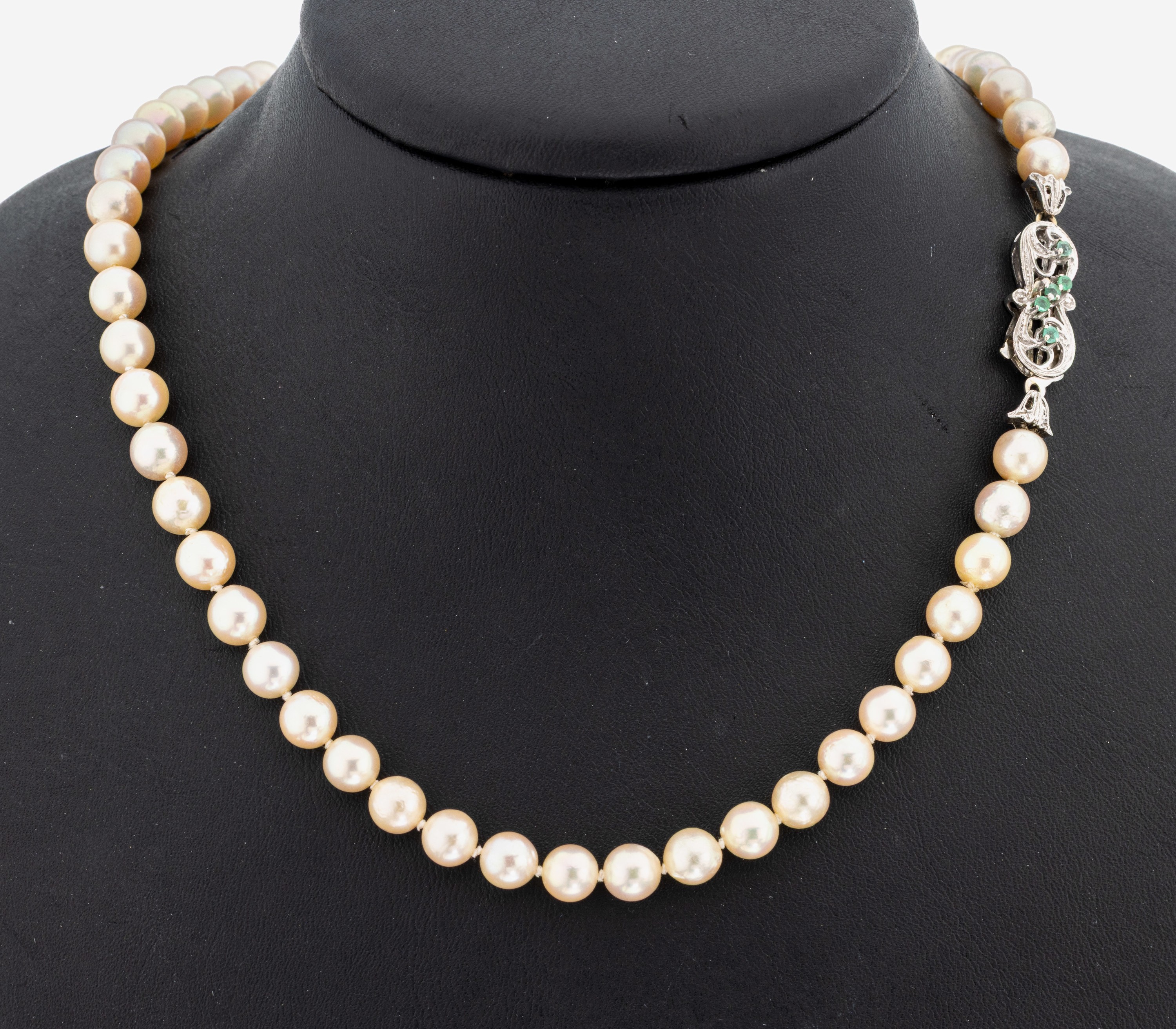 Image 27124476 - Perl-Collier mit 18 kt Gold Smaragd-Schließe, WG 750/000, Akoyazuchtperlen, D. ca. ...