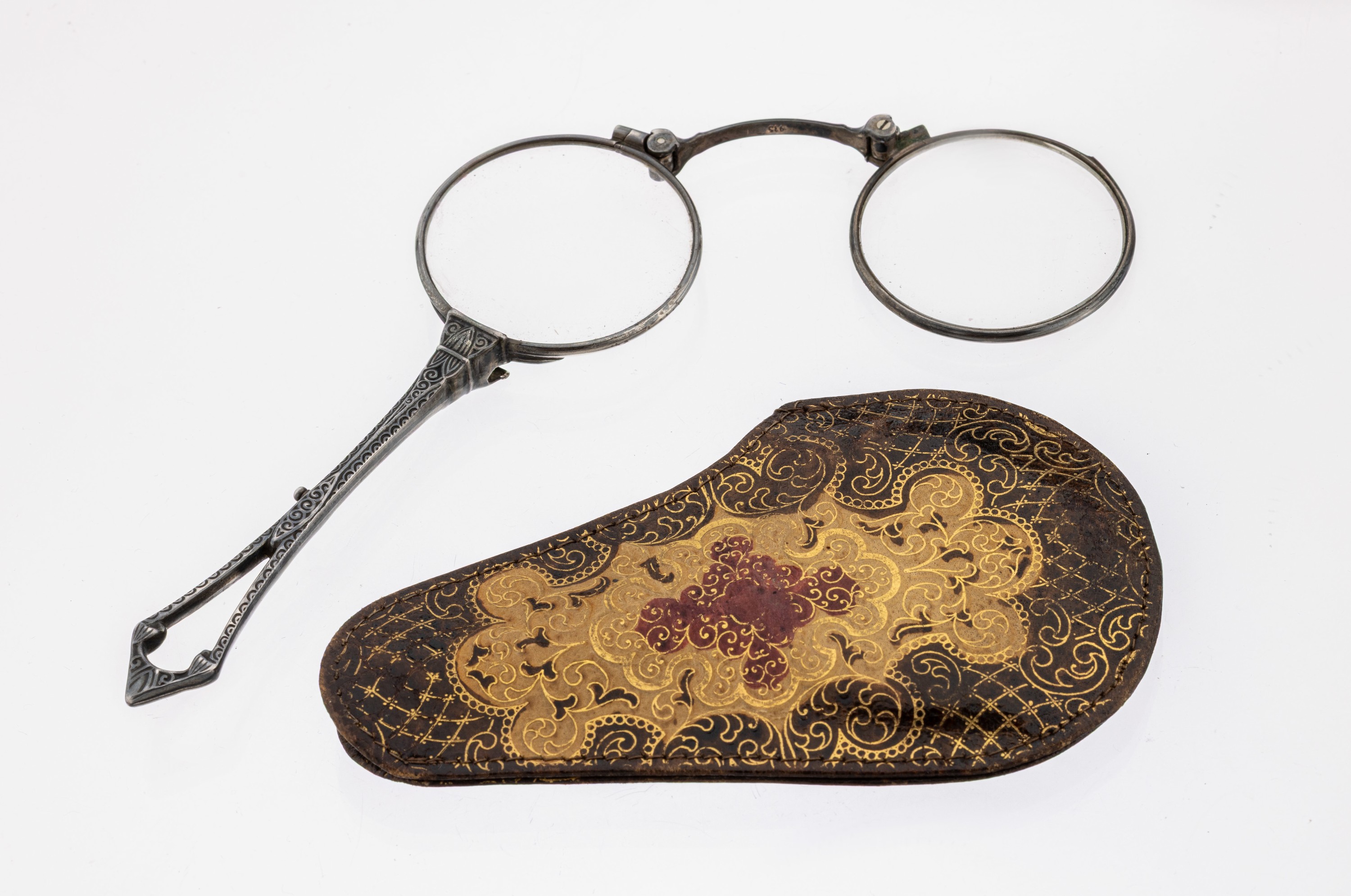 Image 27124479 - Lorgnette, um 1900, 935er Silber, ornamentierter Griff, Klappmechanismus, 2 Gläser, L. ...