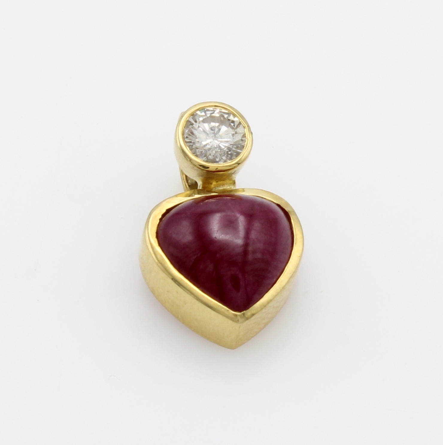 Image 27124484 - Anhänger mit Rubin und Brillant, GG 585/000, herzförm. Rubincabochon ca. 3.2 ct, ...