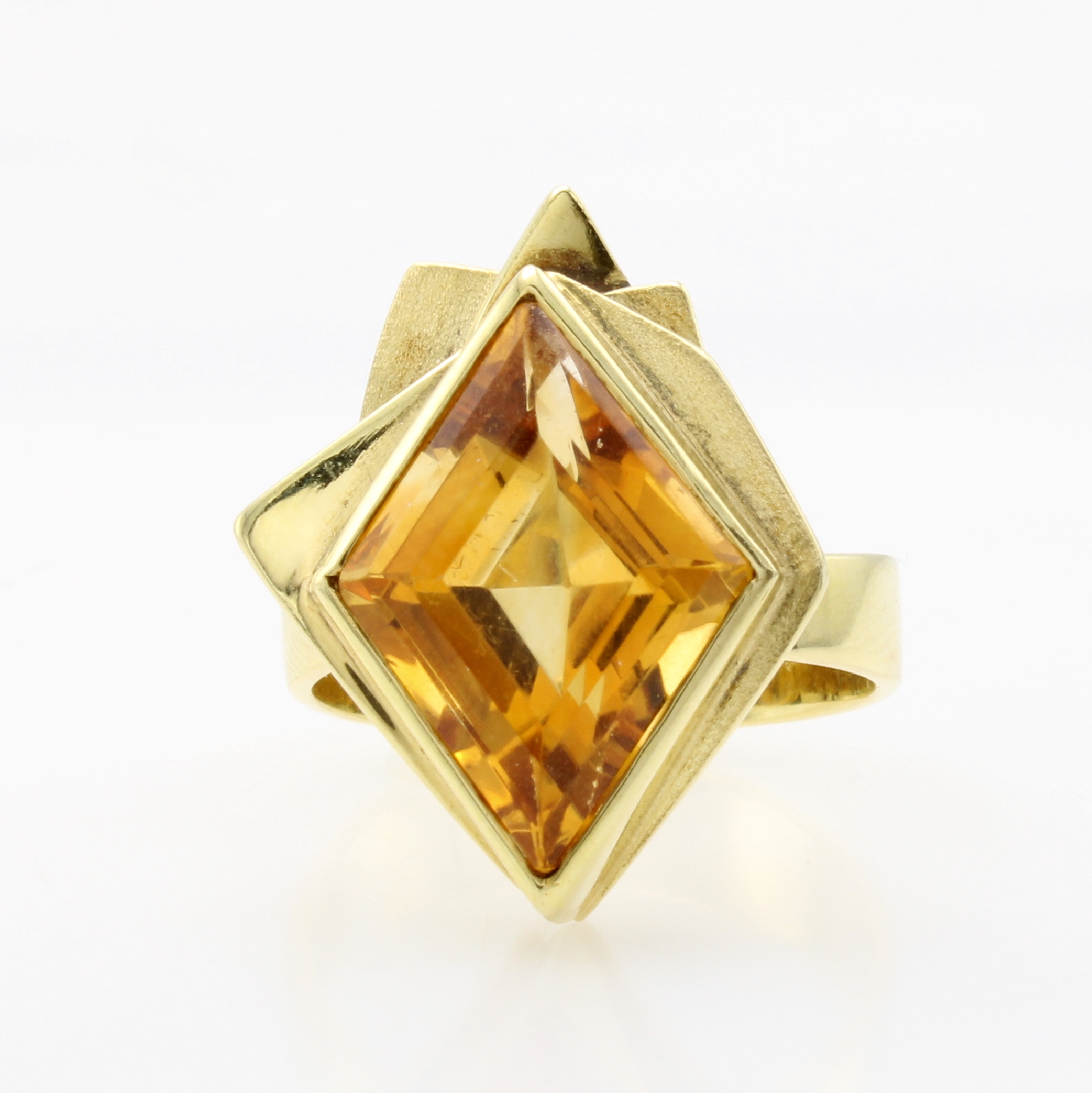 Image 27124491 - Ring mit Citrin, GG 585/000, z.T. matt., rautenförm. Citrin ca. 6 ct, RW ca. 57 ...