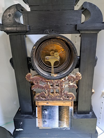 27124413g - Portaluhr mit Musikspielwerk und sog. Wiener Schlag, Habsburger Monarchie um 1840, ...