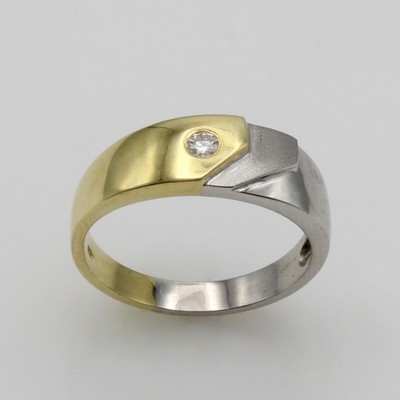 27124428a - Herrenring mit Brillant, GG/WG 585/000, Brill. ca. 0.08 ct Weiß/si, RW ca. 61