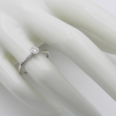 27124439a - Ring mit Brillant, WG 585/000, Brill. ca. 0.25 ct Weiß/si, RW ca. 53 Schätzpreis: ...