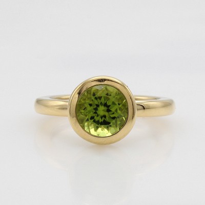 Image Ring mit Peridot, GG 750/000, runder Peridot, RW ca. 55 Schätzpreis: 3600, - EUR