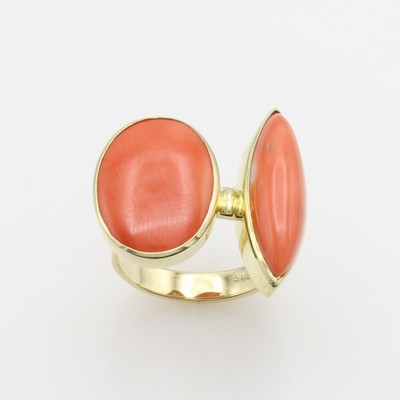27124466a - Ring mit Korallen, GG 585/000, ovale u. navettef. Koralle zus. ca. 10.9 ct, RW ca. 57, ...