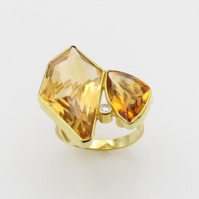 27124493a - Ring mit Citrinen und Brillant, GG 585/000, 2 Citrine zus. ca. 20 ct, Brill. ca. 0.06 ct ...