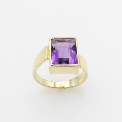 27124496a - Ring mit Amethyst, GG 585/000, Schiene asymmetrisch anges., rechteckiger Amethyst ca. 7 ...