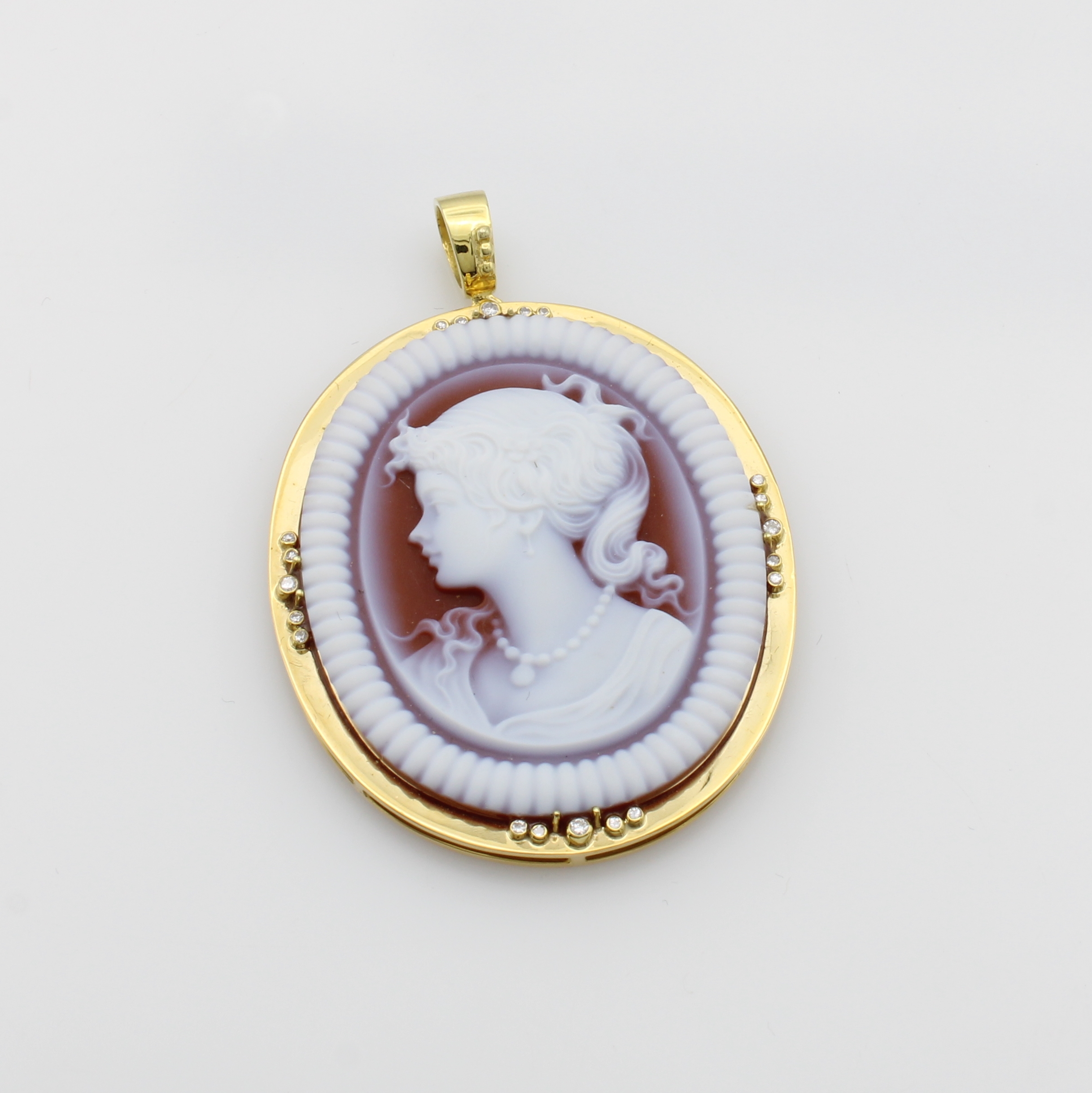 Image 27124515 - Anhänger mit Gemme und Brillanten, GG 585/ 000, ovale Form, 20 Brill. zus. ca. 0.15 ct# ...