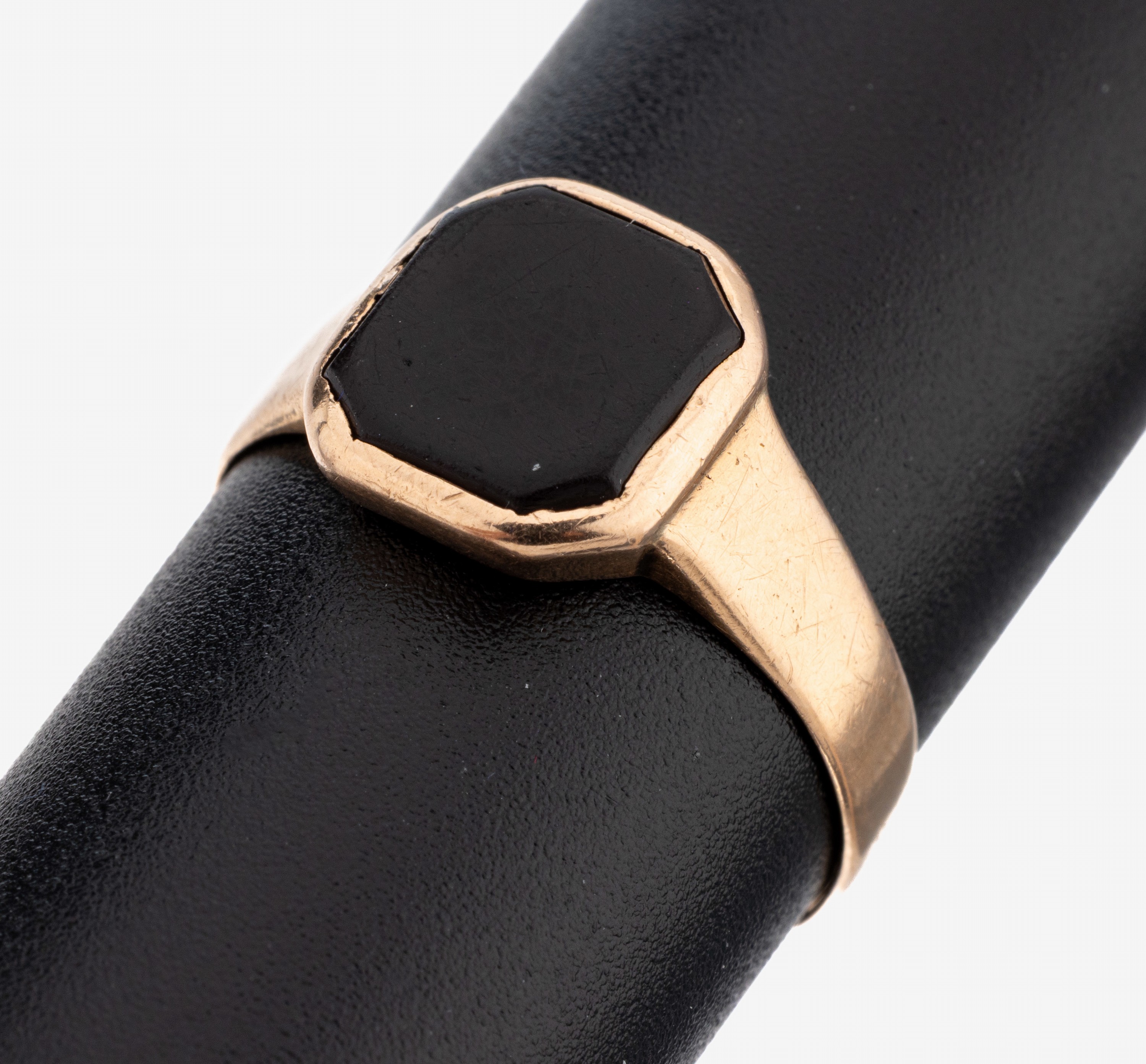 Image 27124552 - 14 kt Gold Karneol-Ring, um 1900, RG 585/000, schlichtes Design, Karneolplatte ...