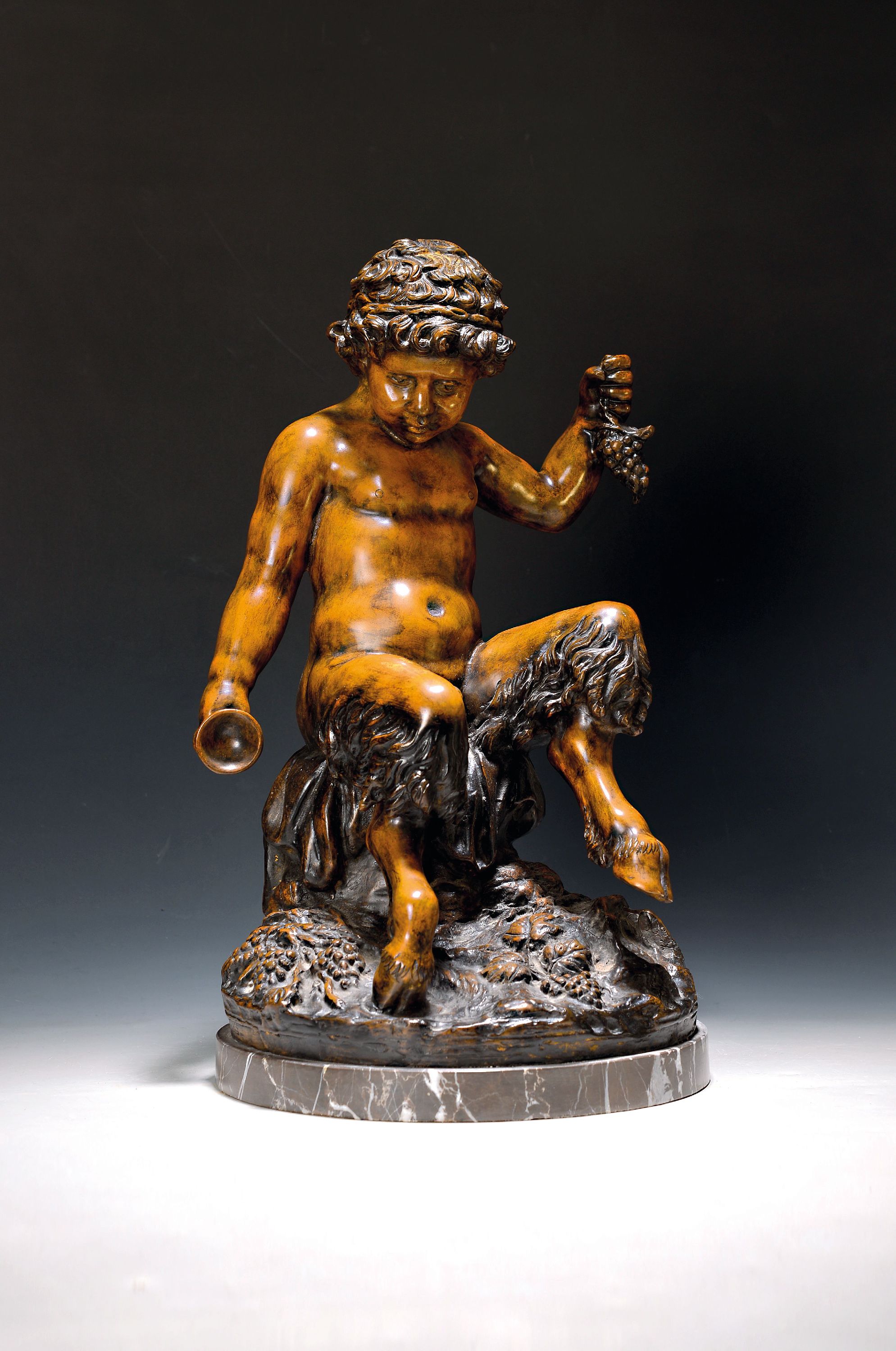 Image 27124554 - Vincezo Cinque, 1852 - 1929, gr. Bronzefigur, trunkener Satyr, mit Weinkelch und ...