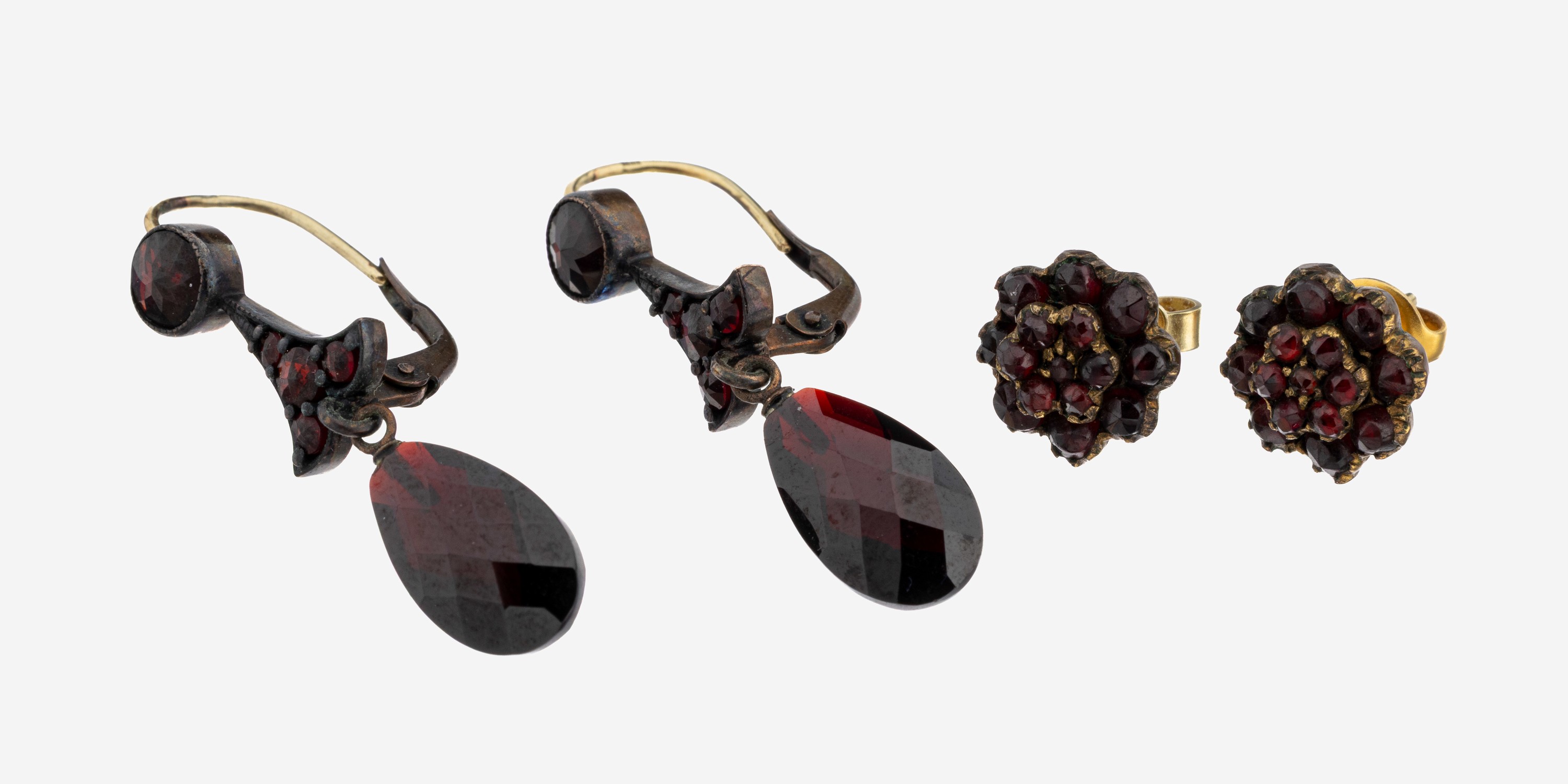 Image 27124557 - Konvolut 2 Paar Granat-Ohrschmuck, 1 x florale Hänger mit bewegl. Abhängung, 925er ...