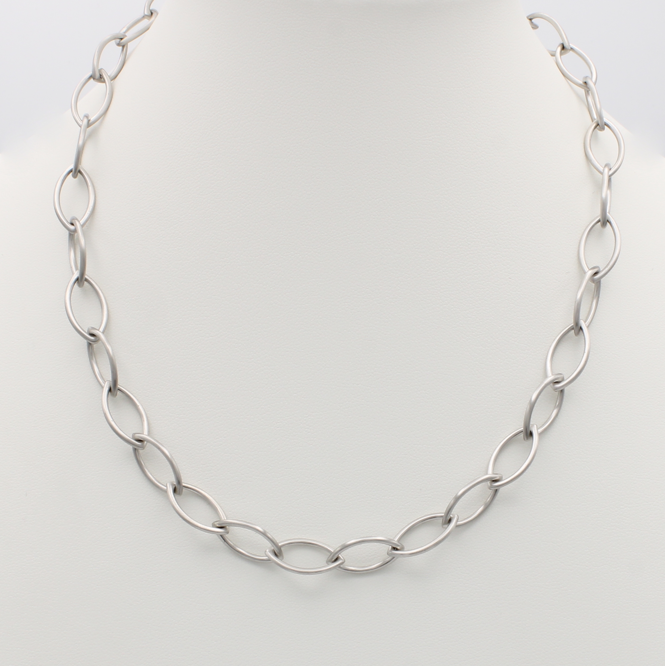 Image 27124558 - Kette, Platin 950/000, navettef. Glieder, z.T. matt., Klappschließe, L. ca. 45 cm