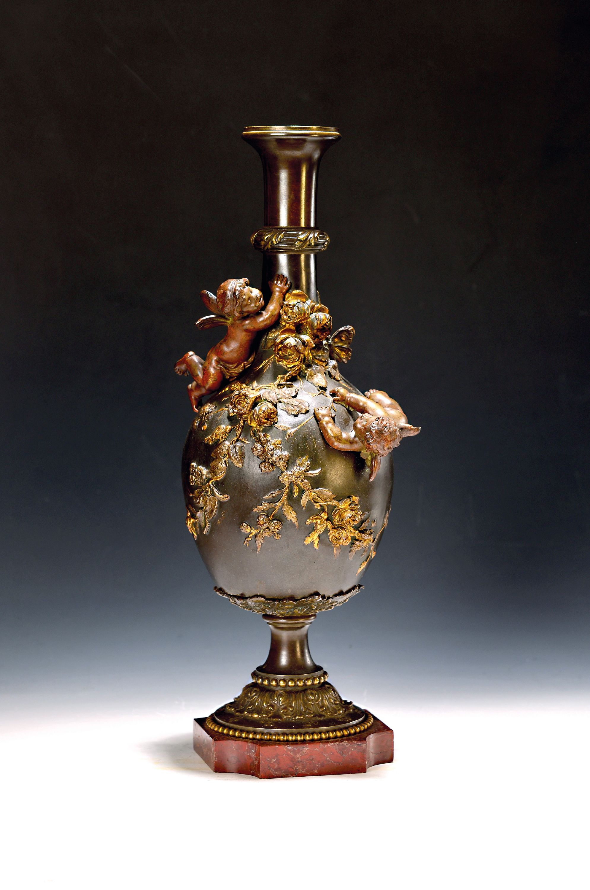 Image 27124566 - Ziervase, Frankreich, um 1880/1900, Messing oder Bronze patiniert, mir reichem floralem ...