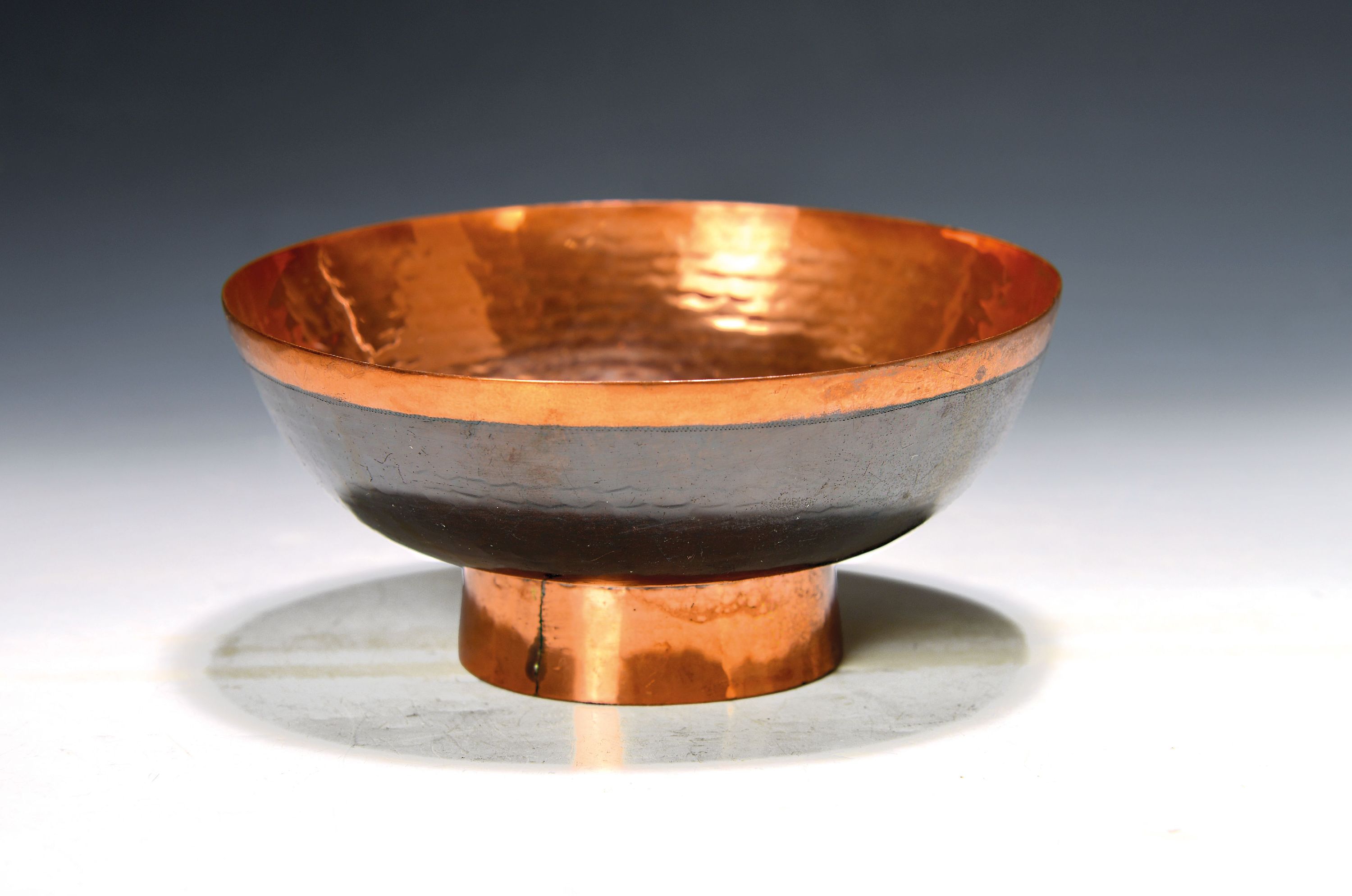 Image 27124567 - Bauhaus Schale von Hans Przyrembel, (1900-1945), Kupfer, Hammerschlagdekor, Wandung ...