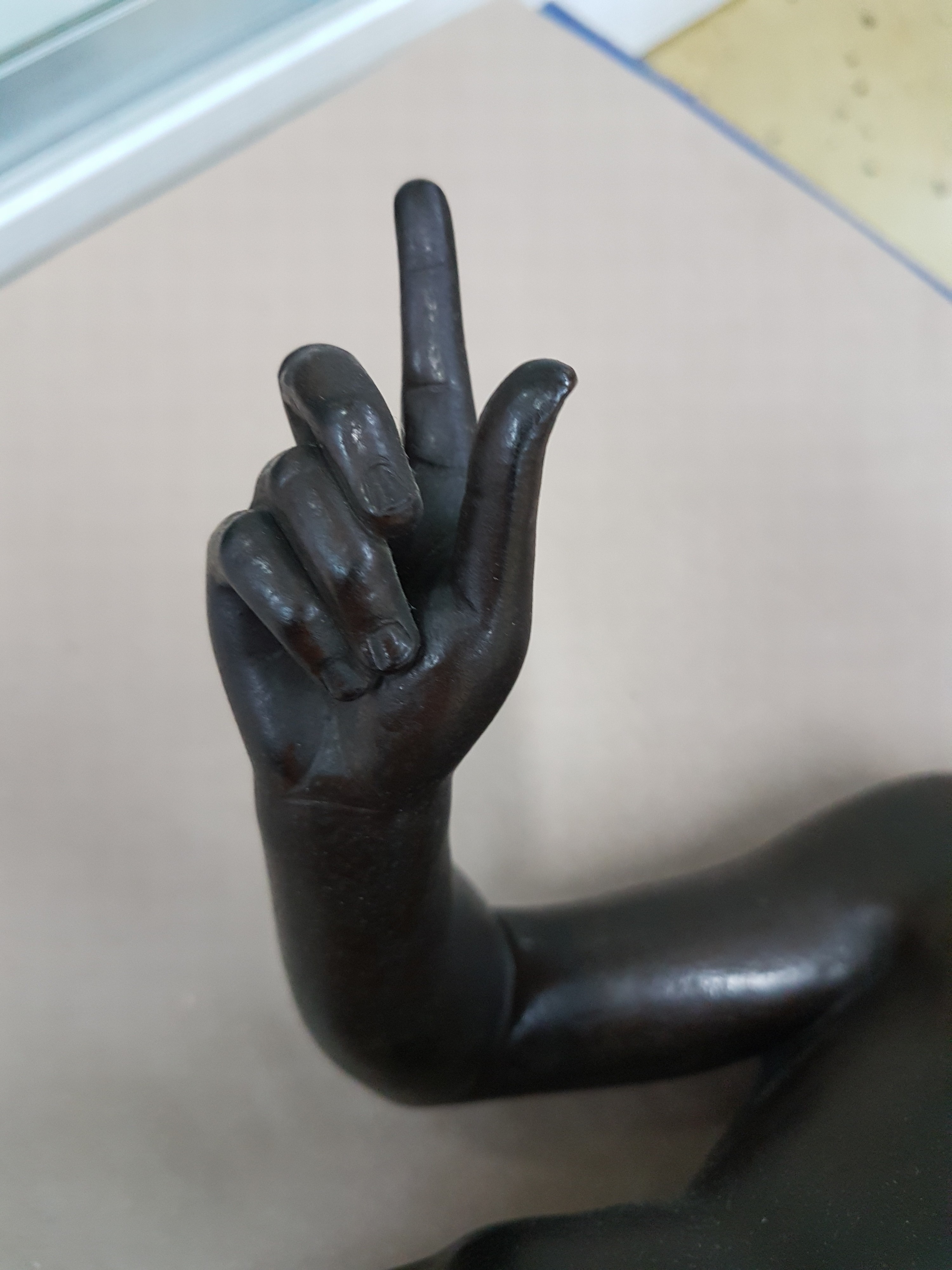 Detail t: Große Bronzefigur, wohl Italien um 1880/1900, stehender Dionysos, nach Vorbild der Antike, sog. Narziss von Pompeji, H. ca. 63 cm