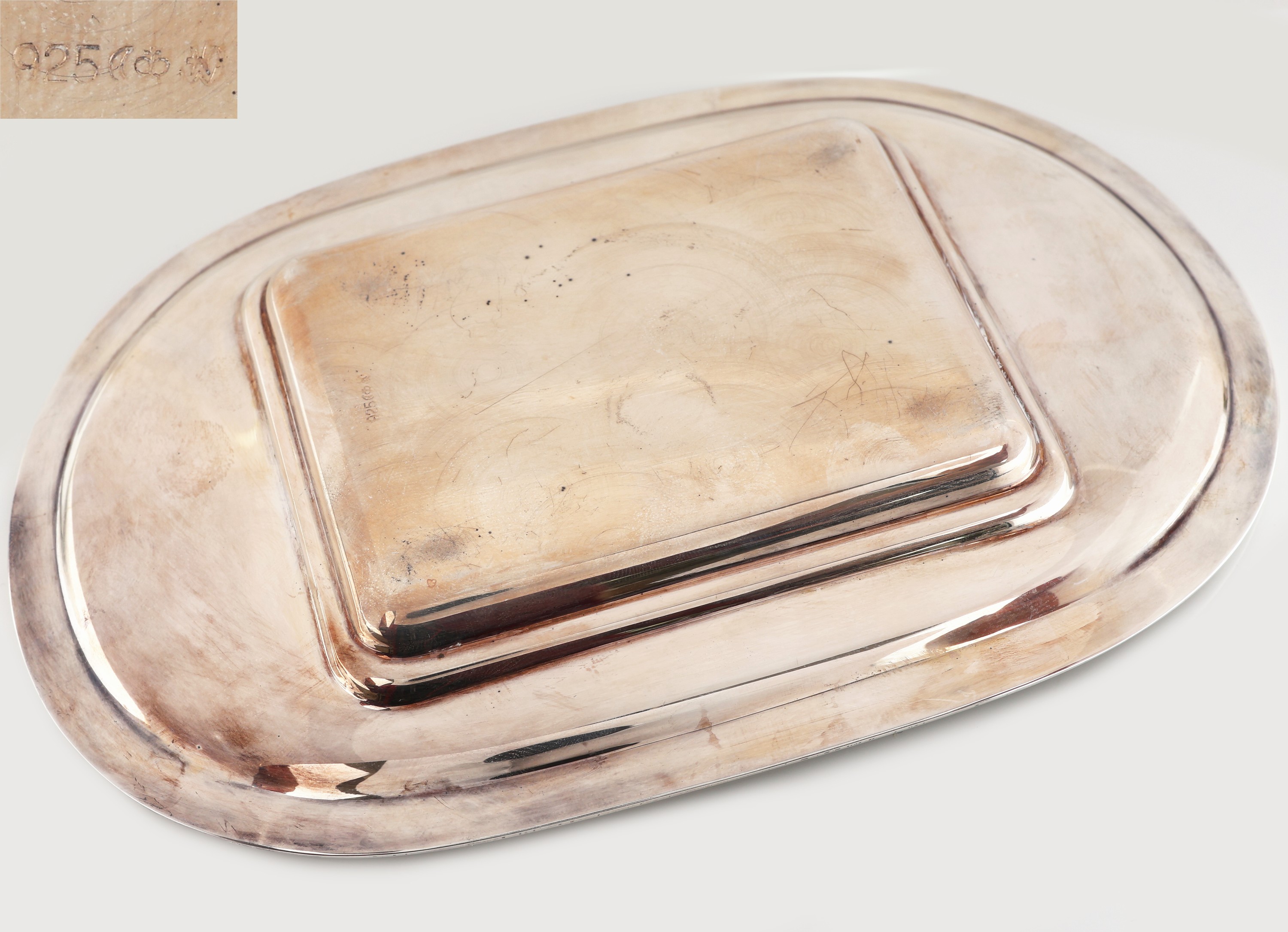 Detail e: Butterdose, deutsch, 1950er-60er Jahre, 925er Silber, schlichtes Design, ovales Tablett, Deckel mit schlichtem Knauf, ca. 17.5 x 11.5 cm, Gewicht ...